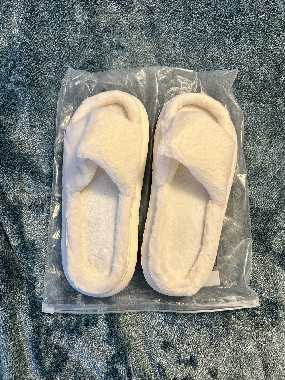 Plush Fuzzy Slide Slippers in Off-White